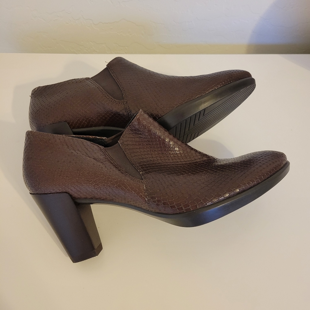 NWOT ECCO Brown Leather Heeled Ankle Boots Size 39 EU